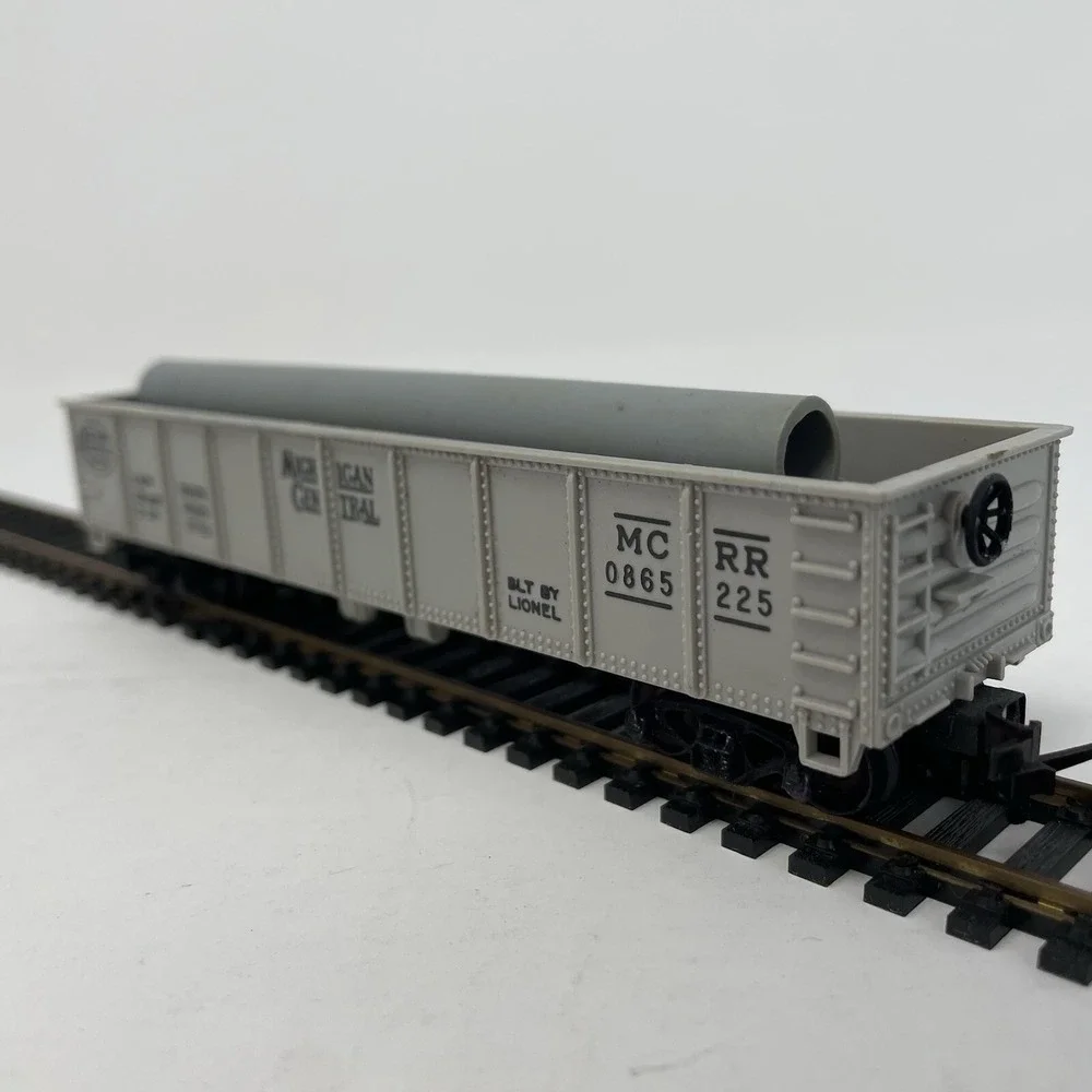 TWO Gondola Cars w/ Loads Vintage Lionel HO Michigan Central Red Gray Logs Pipes